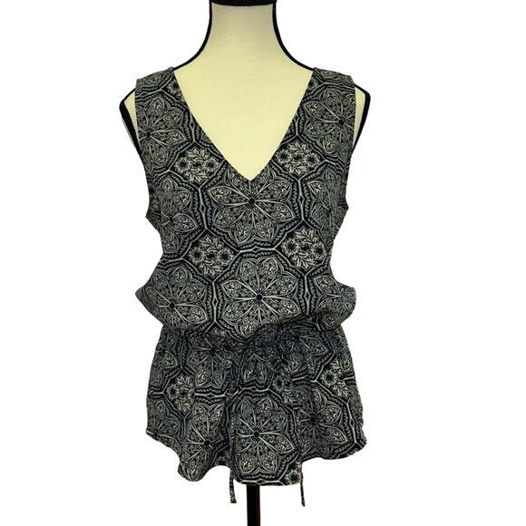 Banana Republic Cinch Waist Navy and White Tank Blouse Size S - office 2 evening - Picture 3 of 9